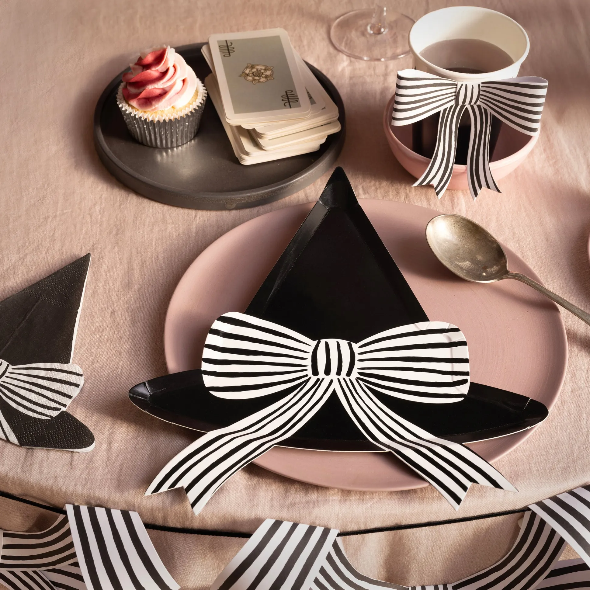 Black & White Stripy Bow Cups, Pack of 8