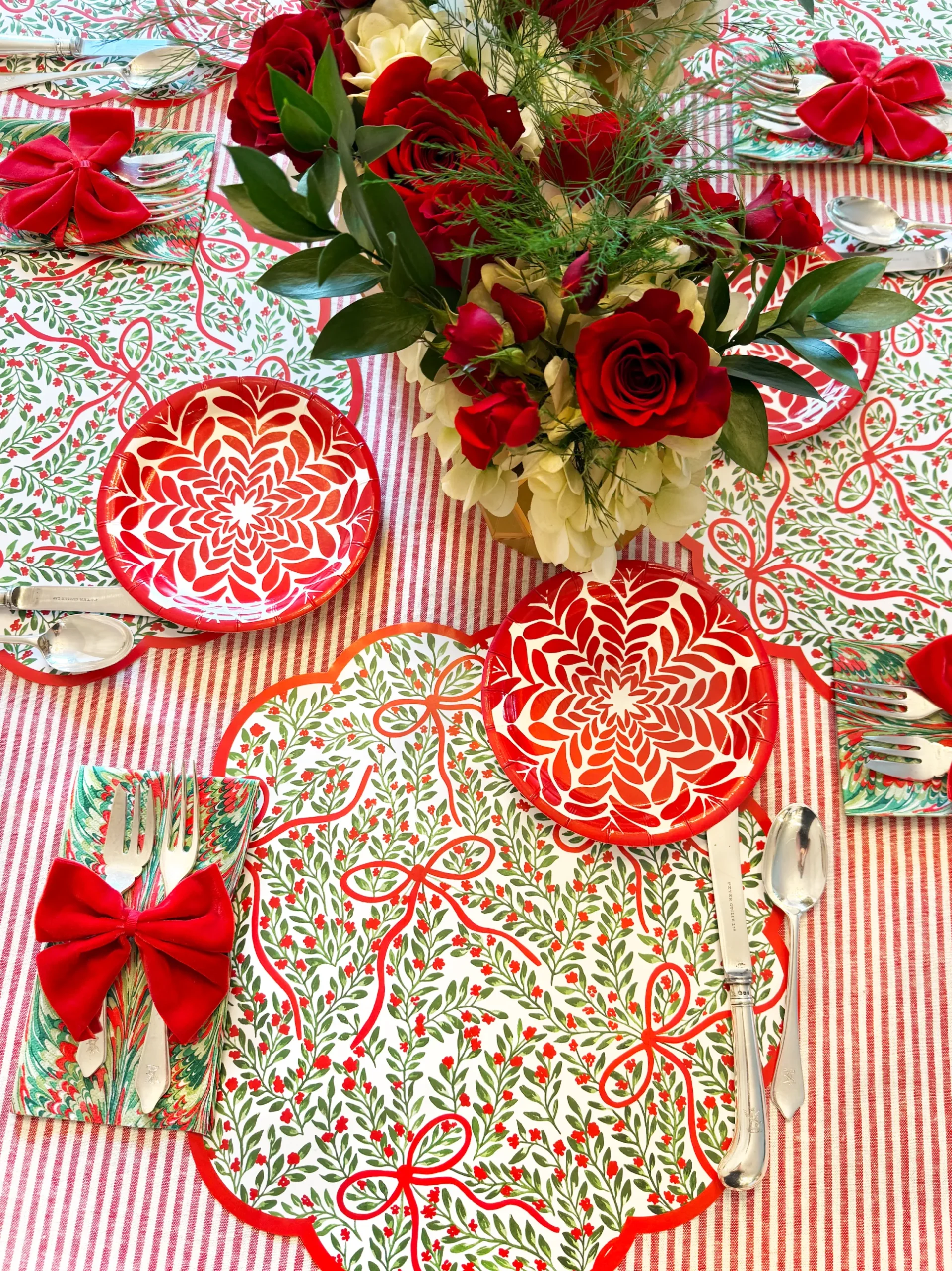 Bow Garden Scalloped Placemats, Pack of 24