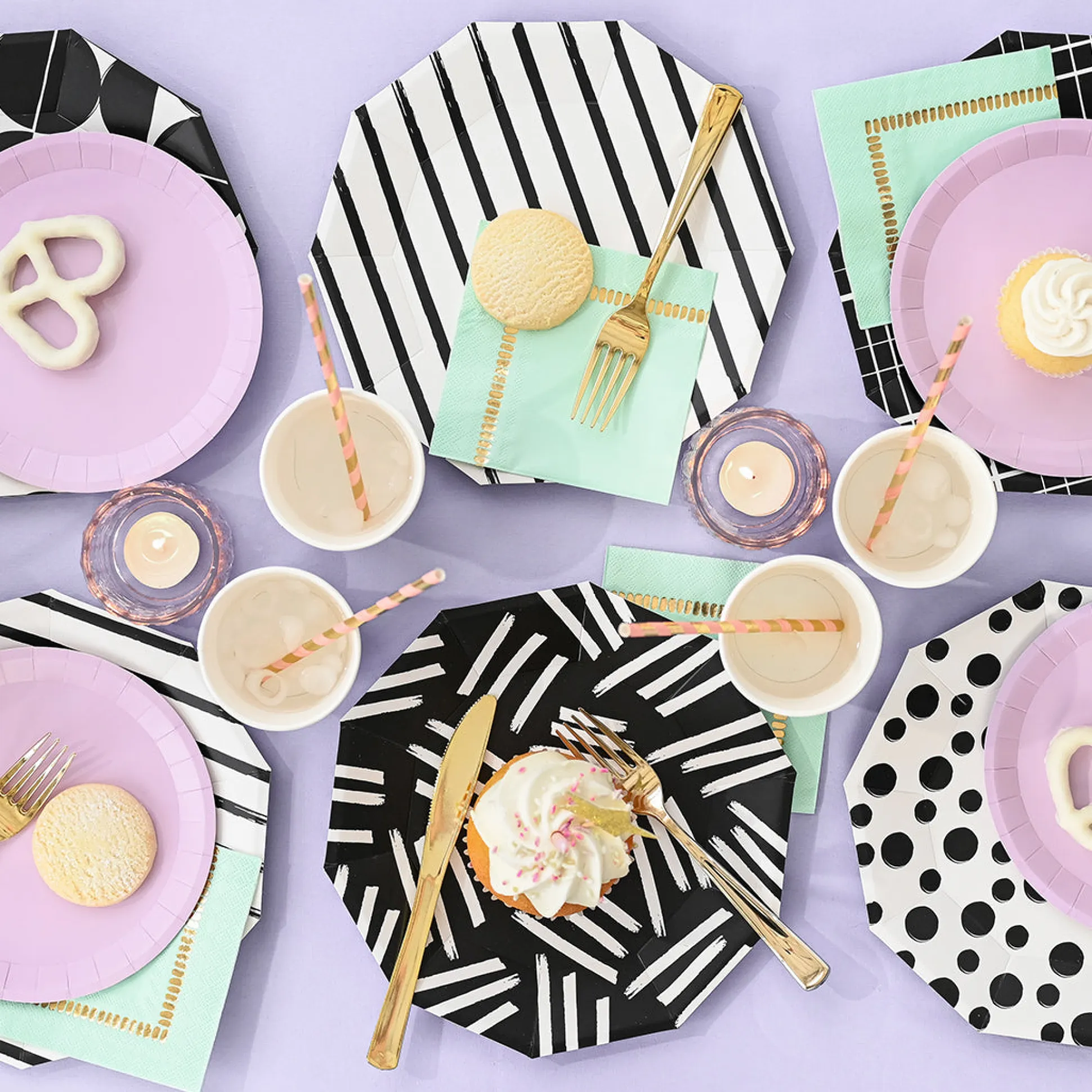 Dashes and Dots Large Plates (10 per pack)