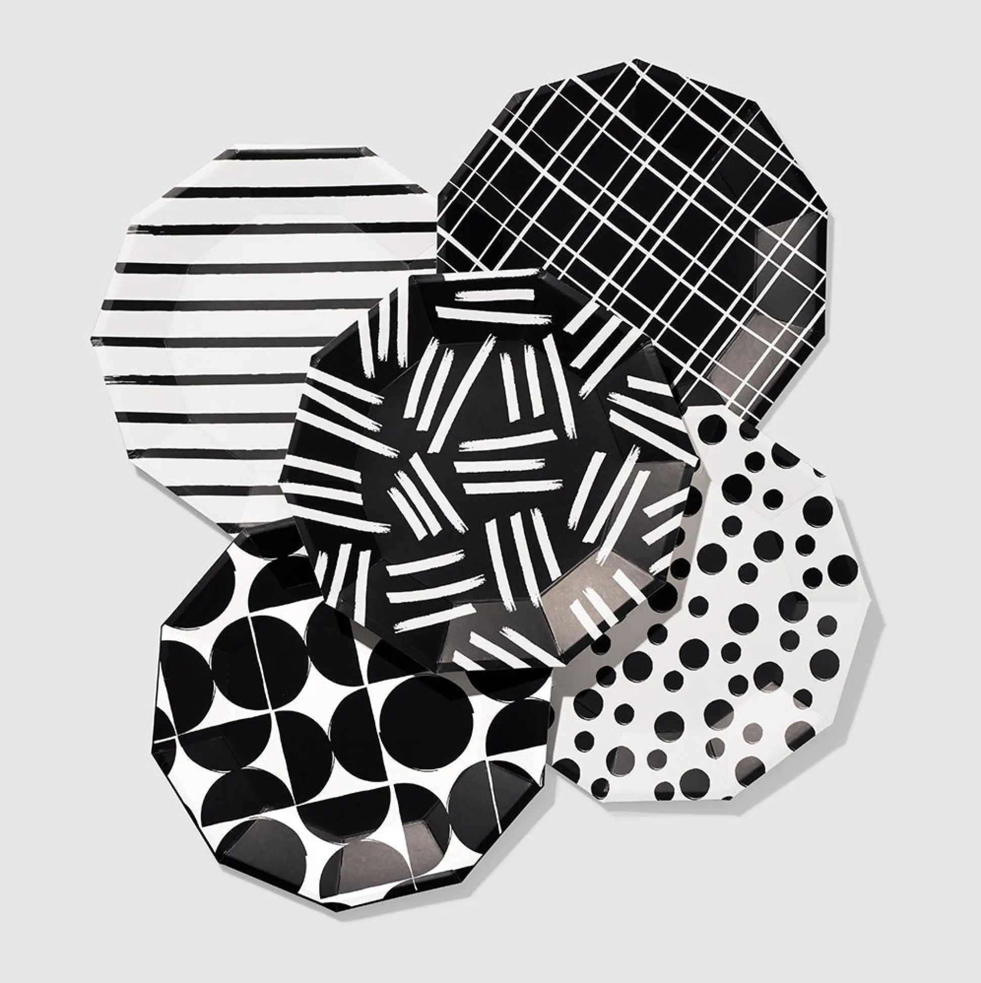 Dashes and Dots Large Plates (10 per pack)