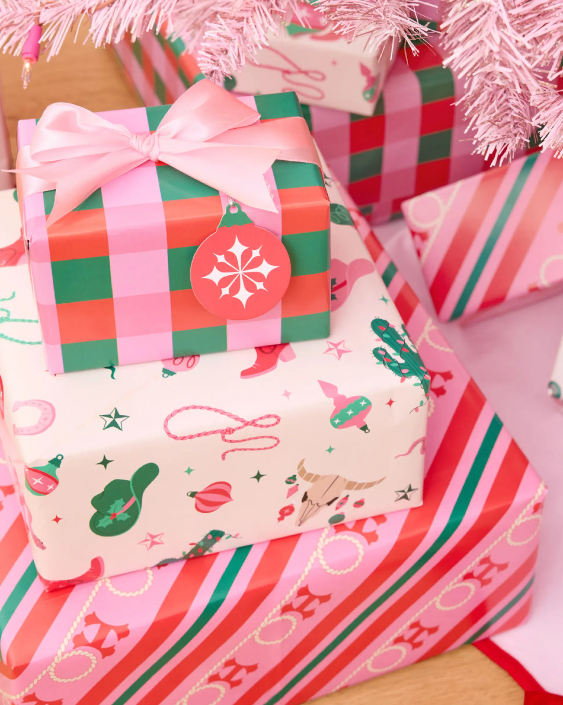 HO-down Wrapping Paper - 12 sheets + 16 tags