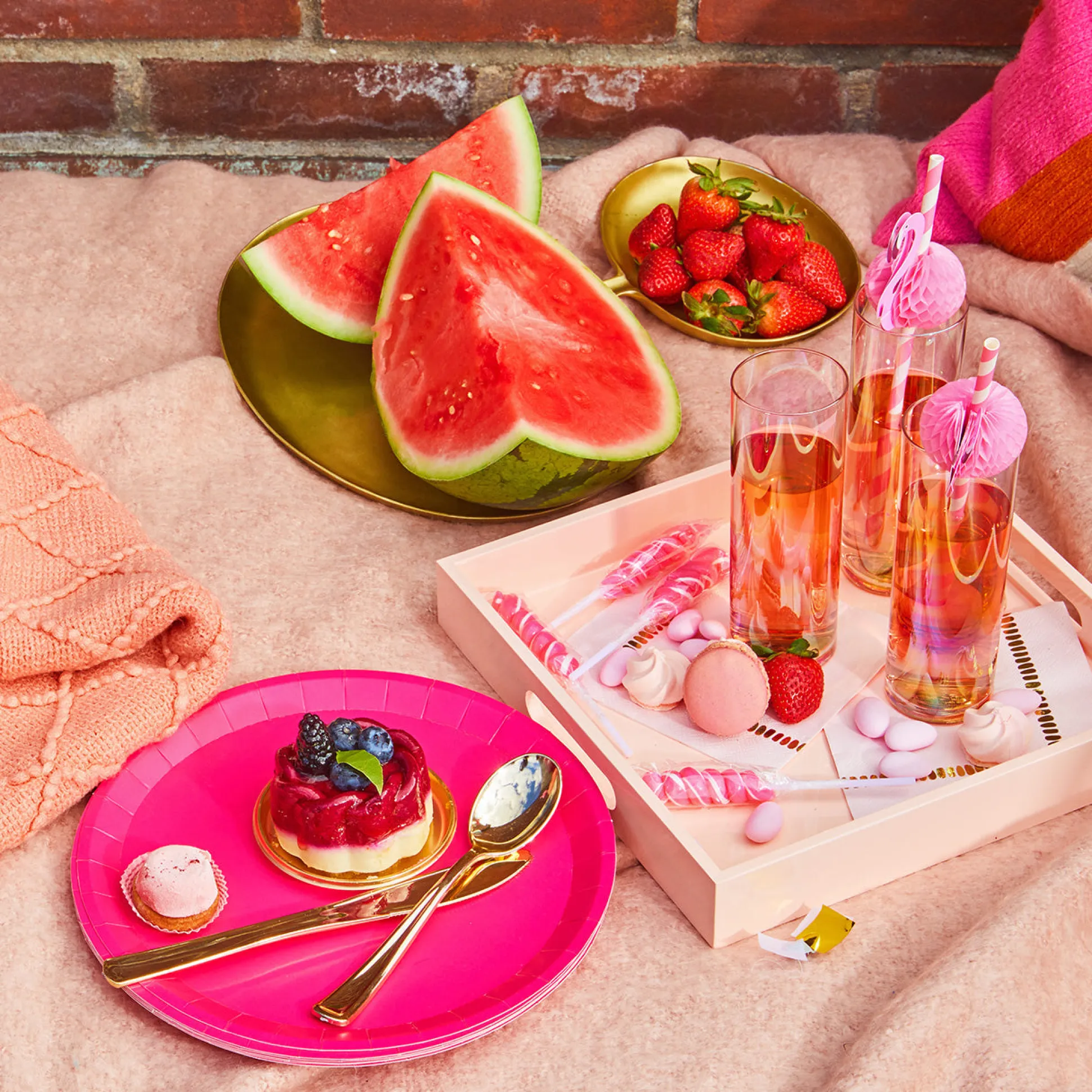 Hot Pink Classic Large Plates (10 per pack)