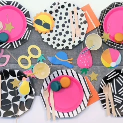 Hot Pink Classic Small Plates (10 per pack)