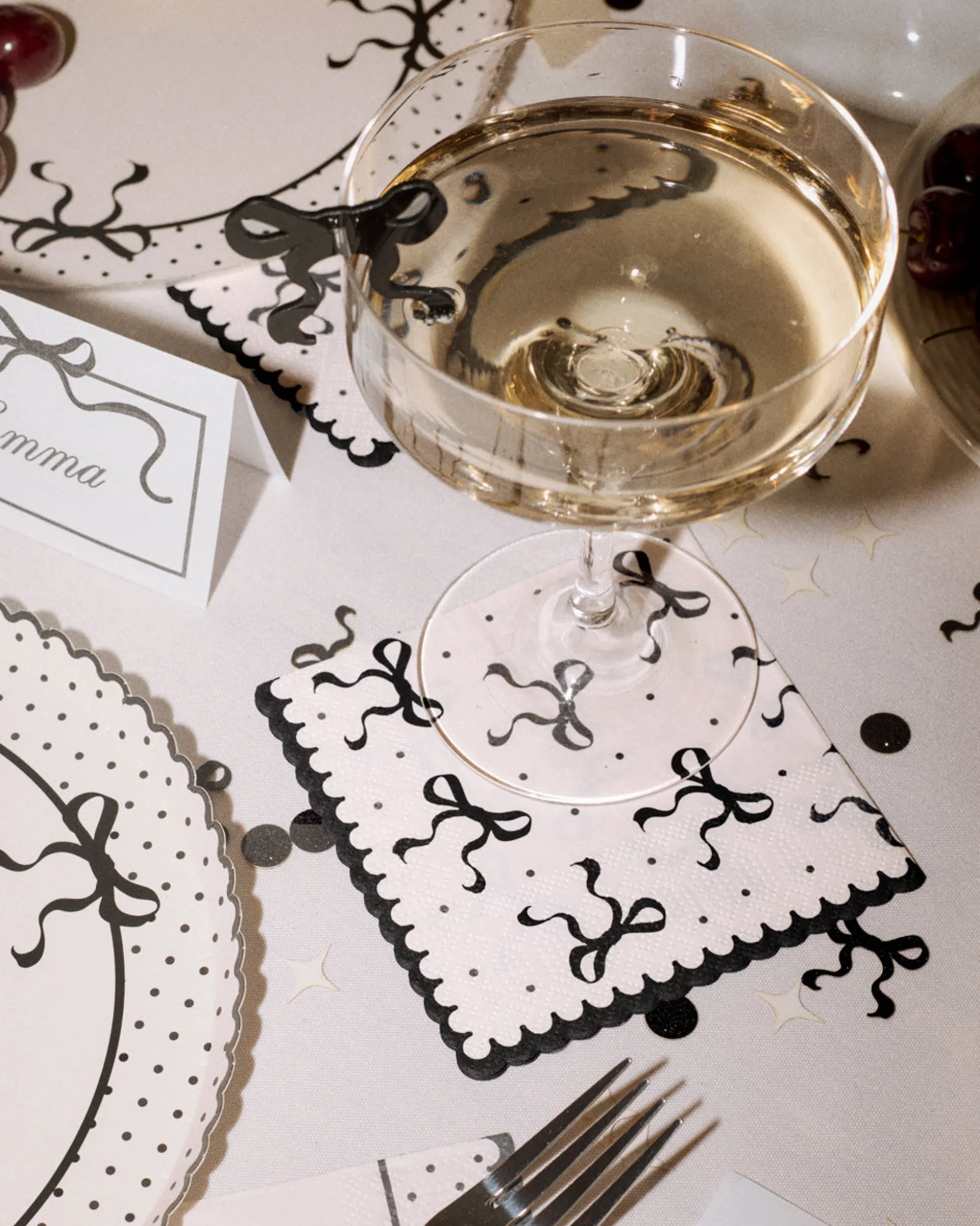 Little Black Bow Napkins - 24 paper napkins