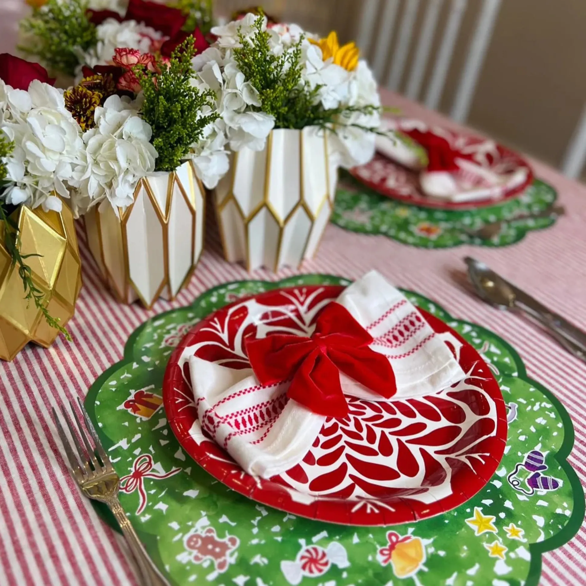 7" Red Paper Plates, Pack of 8